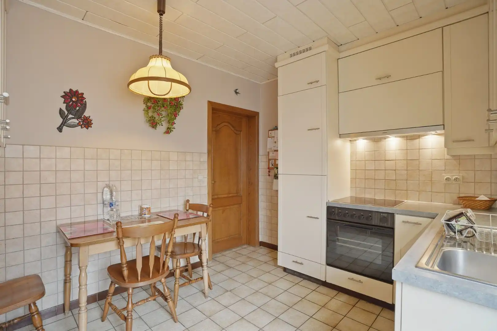 Alleenstaande bungalow met garage en tuin  op 684 m² foto 8