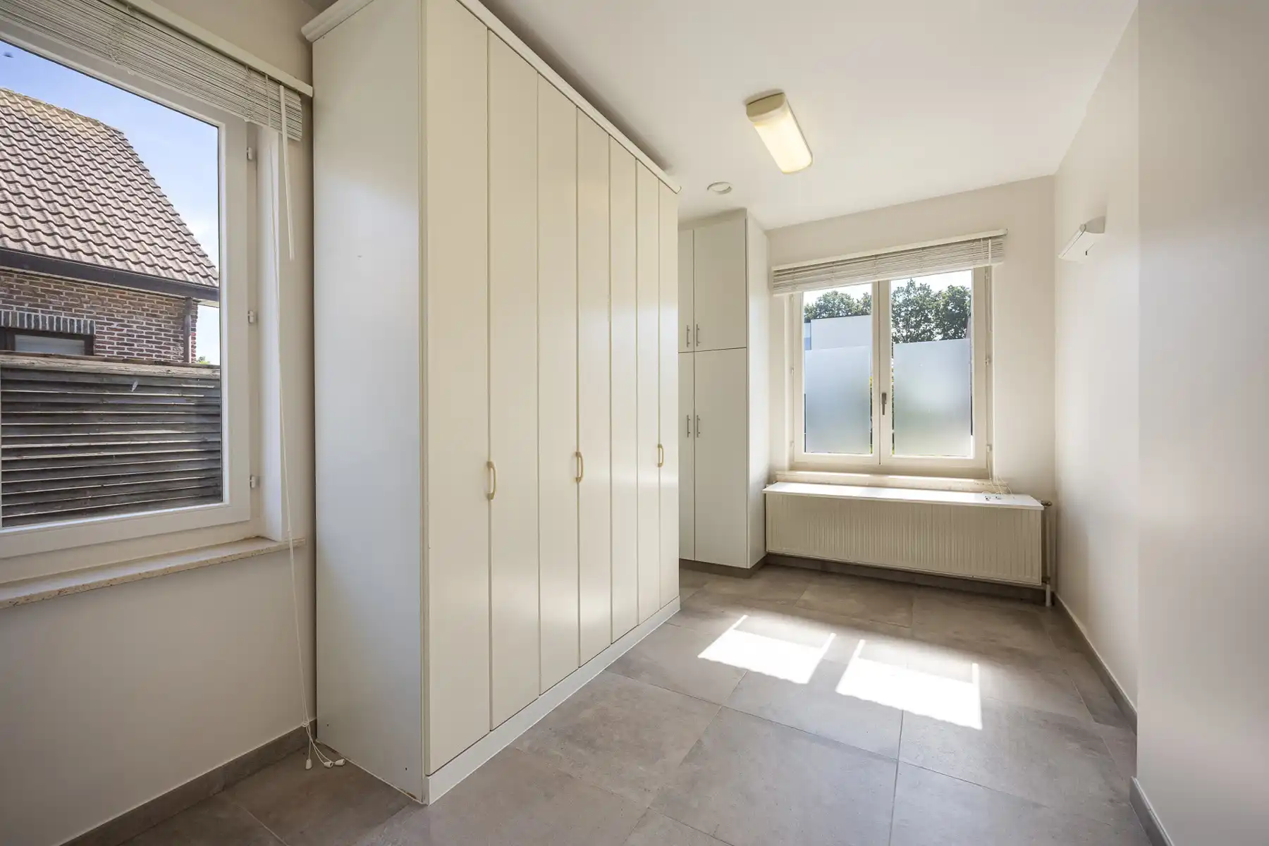 Gerenoveerde laagbouwwoning met grote opslagruimte op ca 1.374m² (opsplitsing tot 2 bouwgronden mogelijk). foto 13