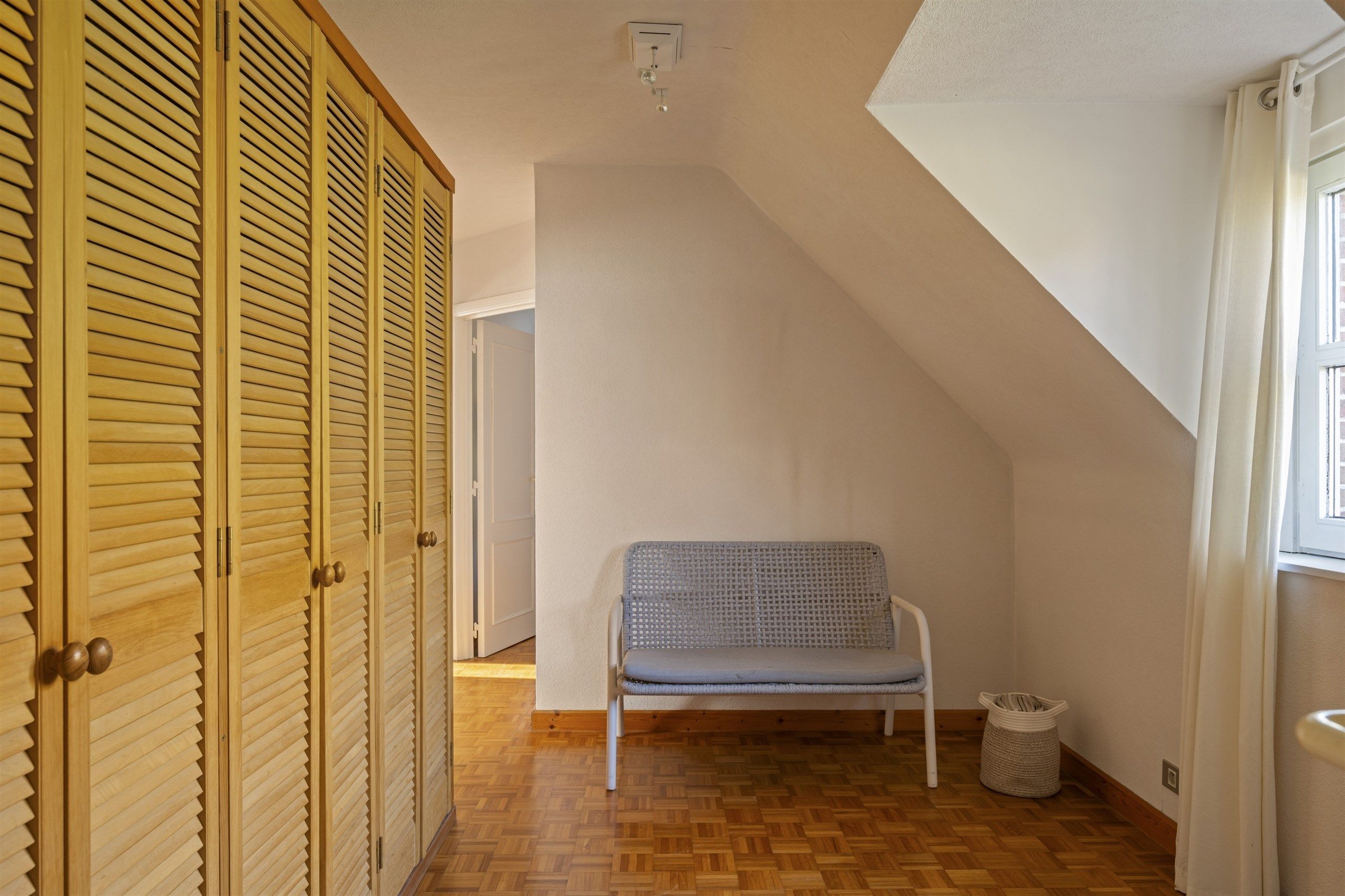 Ontdek deze gezellige eigendom op 1097 m² - 4 slaapkamers +bureel foto 26