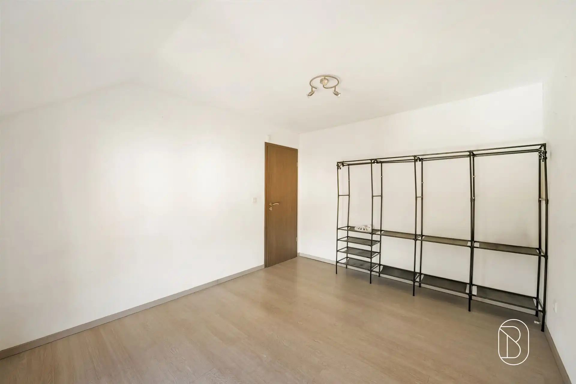 Recente woning (2021) met 4 slpk en zwembad! foto 16