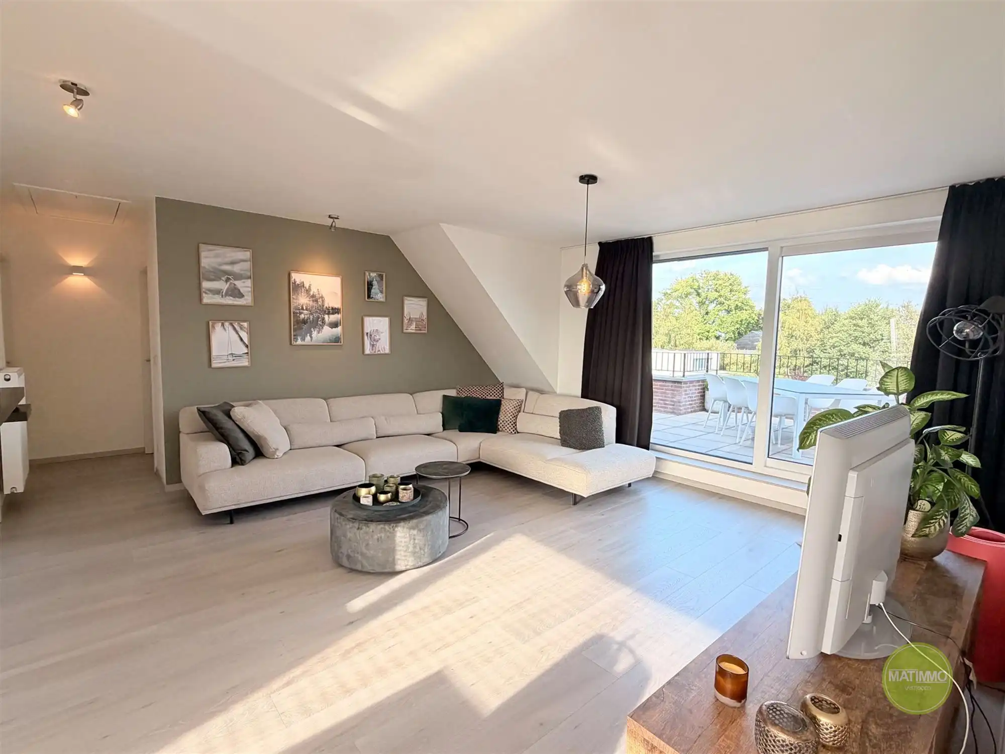 BEMEUBELD DAKAPPARTEMENT MET RUIM TERRAS IN MOL foto 3