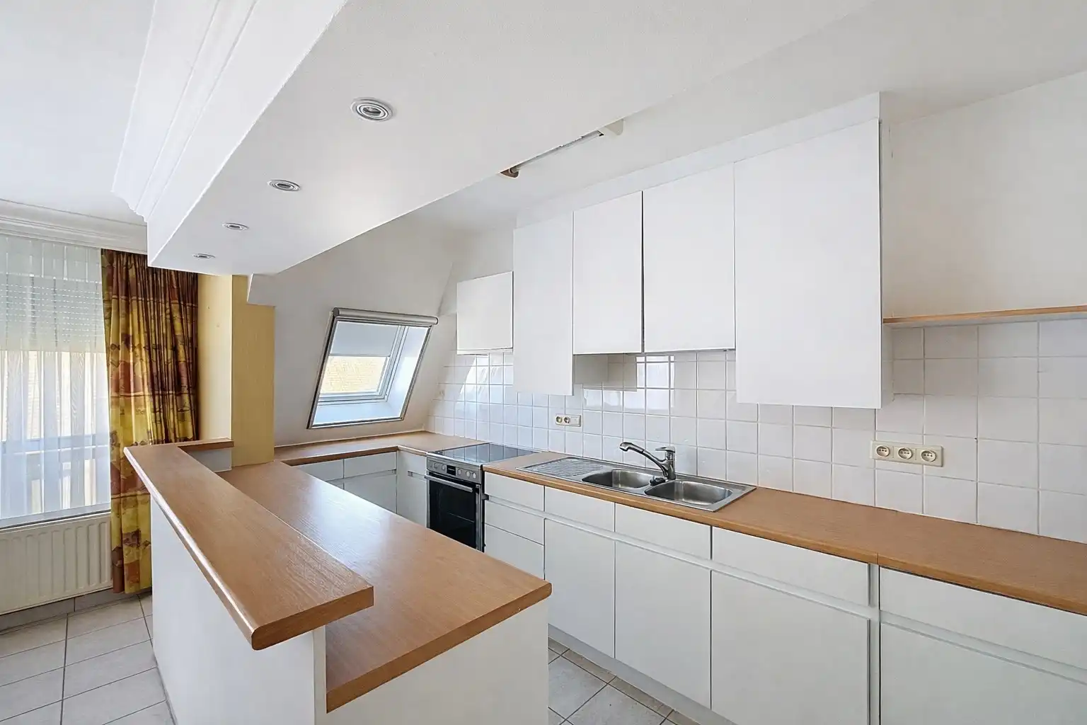 Centraal gelegen dakappartement met 2 slaapkamers in Nieuwpoort-Stad foto 4