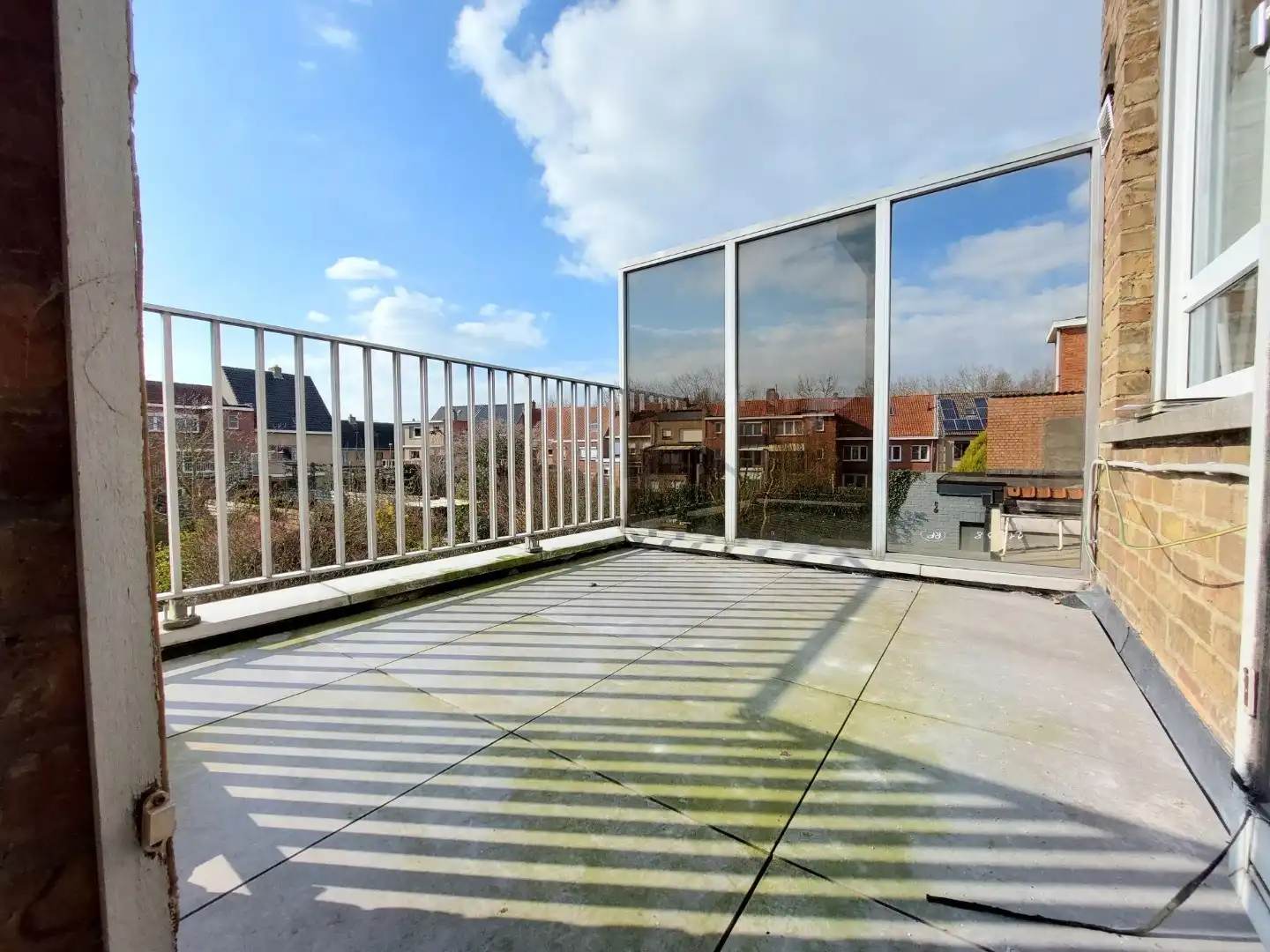 Halfopen woning met  5 slaapkamers en 2 garages  foto 11