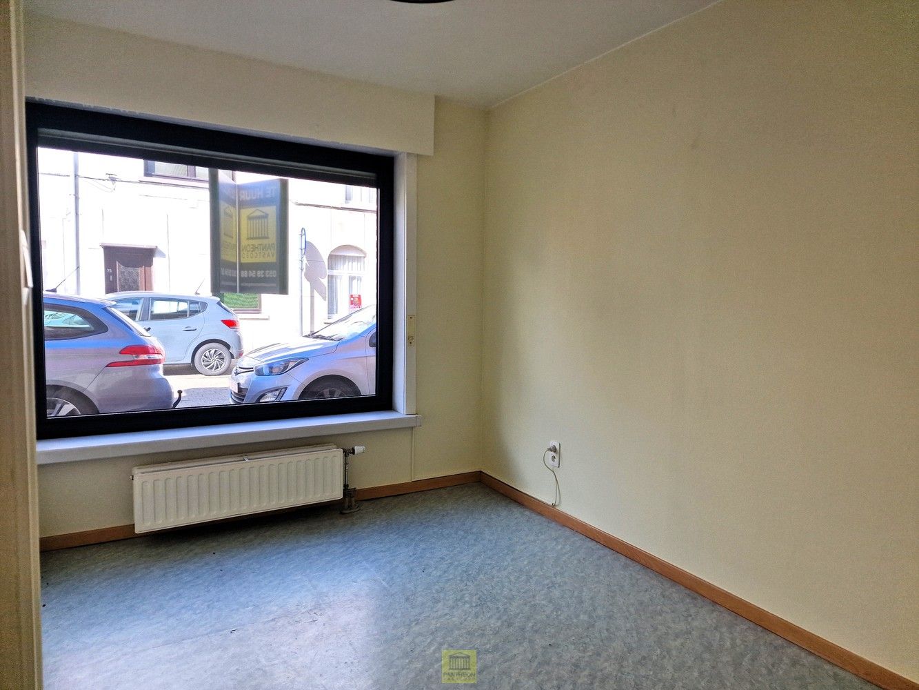 Gelijkvloers appartement met garage nabij centrum! foto 3