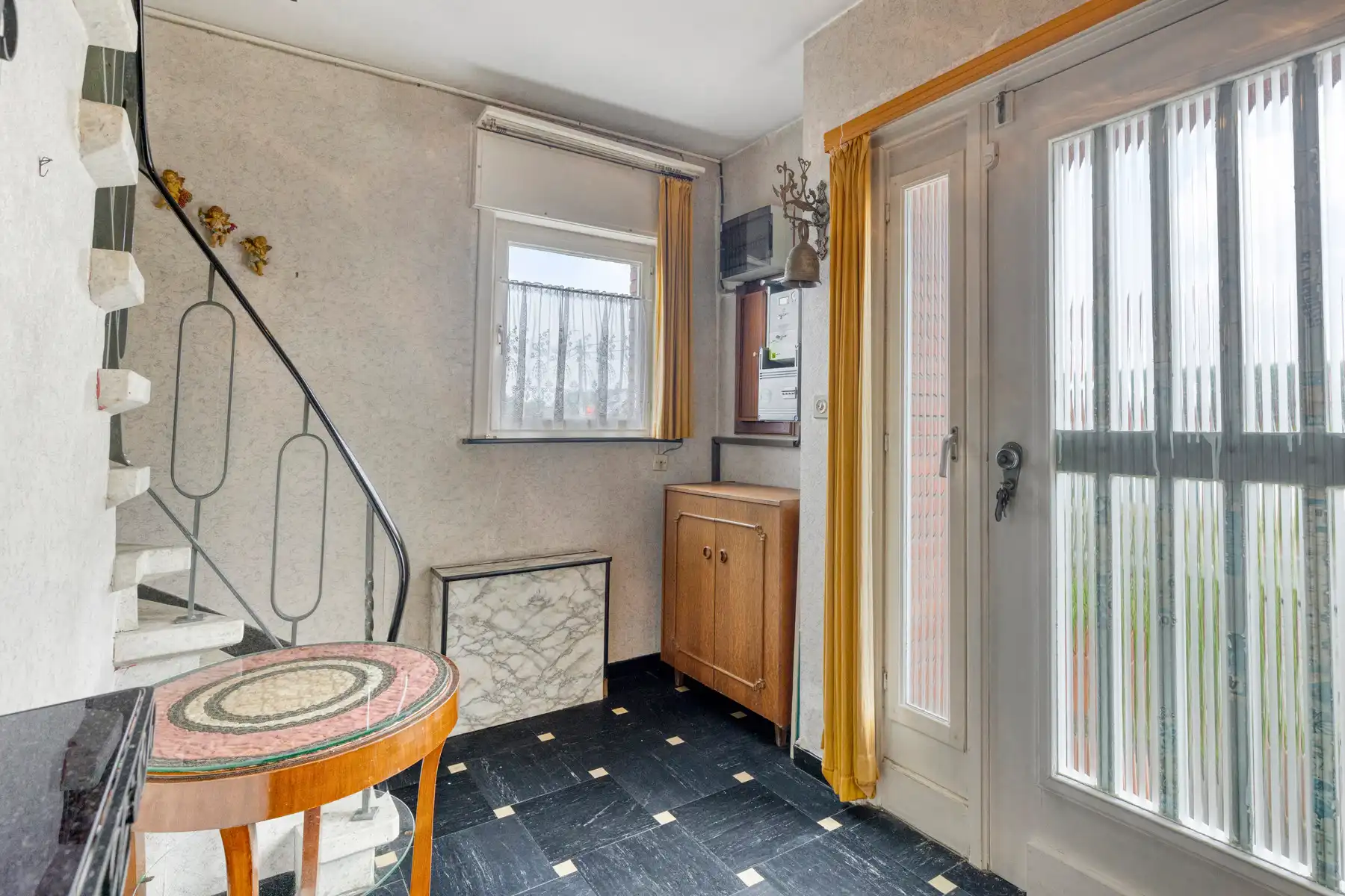 Te renoveren HOB met 3 slpk, garage en veel potentieel foto 3