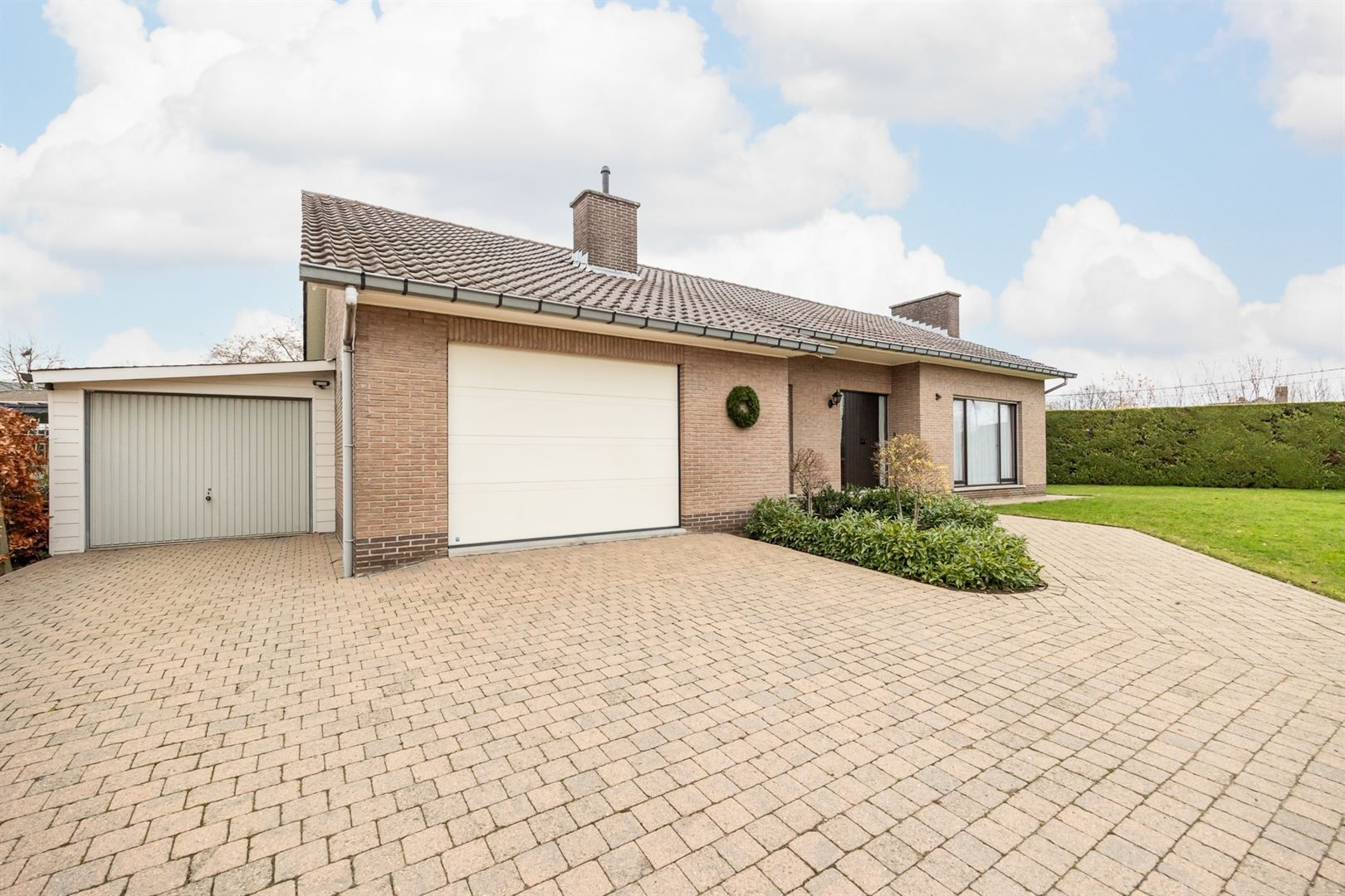 Verzorgde laagbouwwoning met tuin en garages! foto 19