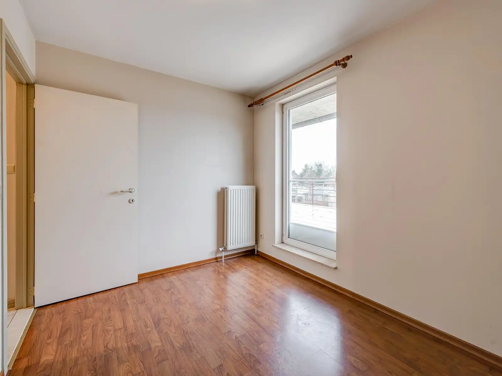 Appartement op 1ste verdieping met lift, 2 slaapkamers, ruim terras, garage en autostaanplaats. foto 10