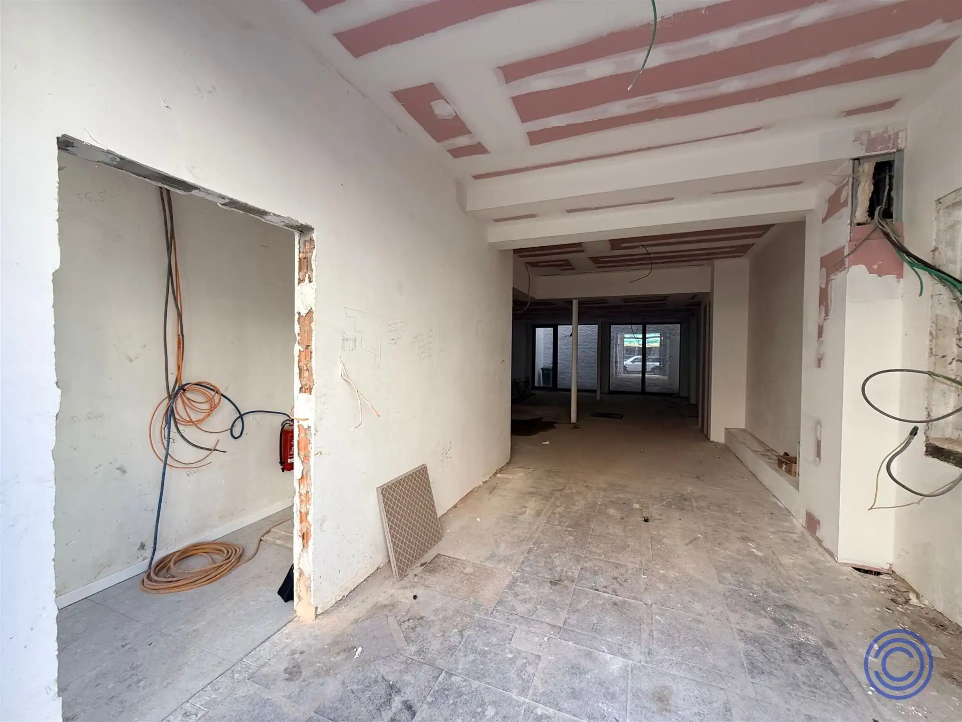 Handelspand ca. 90m² met terras aan Marnixplaats foto 3