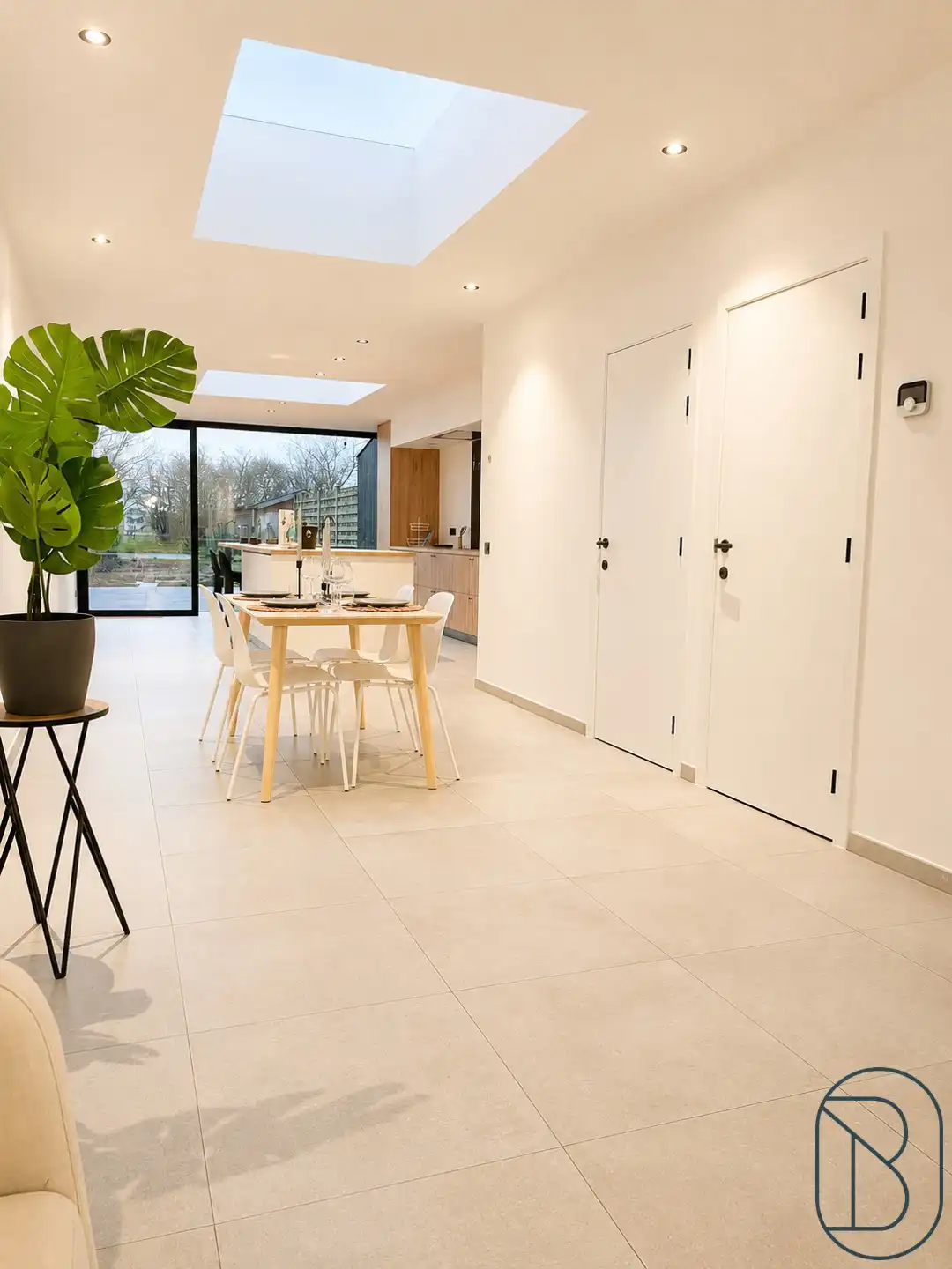 Volledig gerenoveerde woning met 3slpk, tuin en uitweg! foto 4