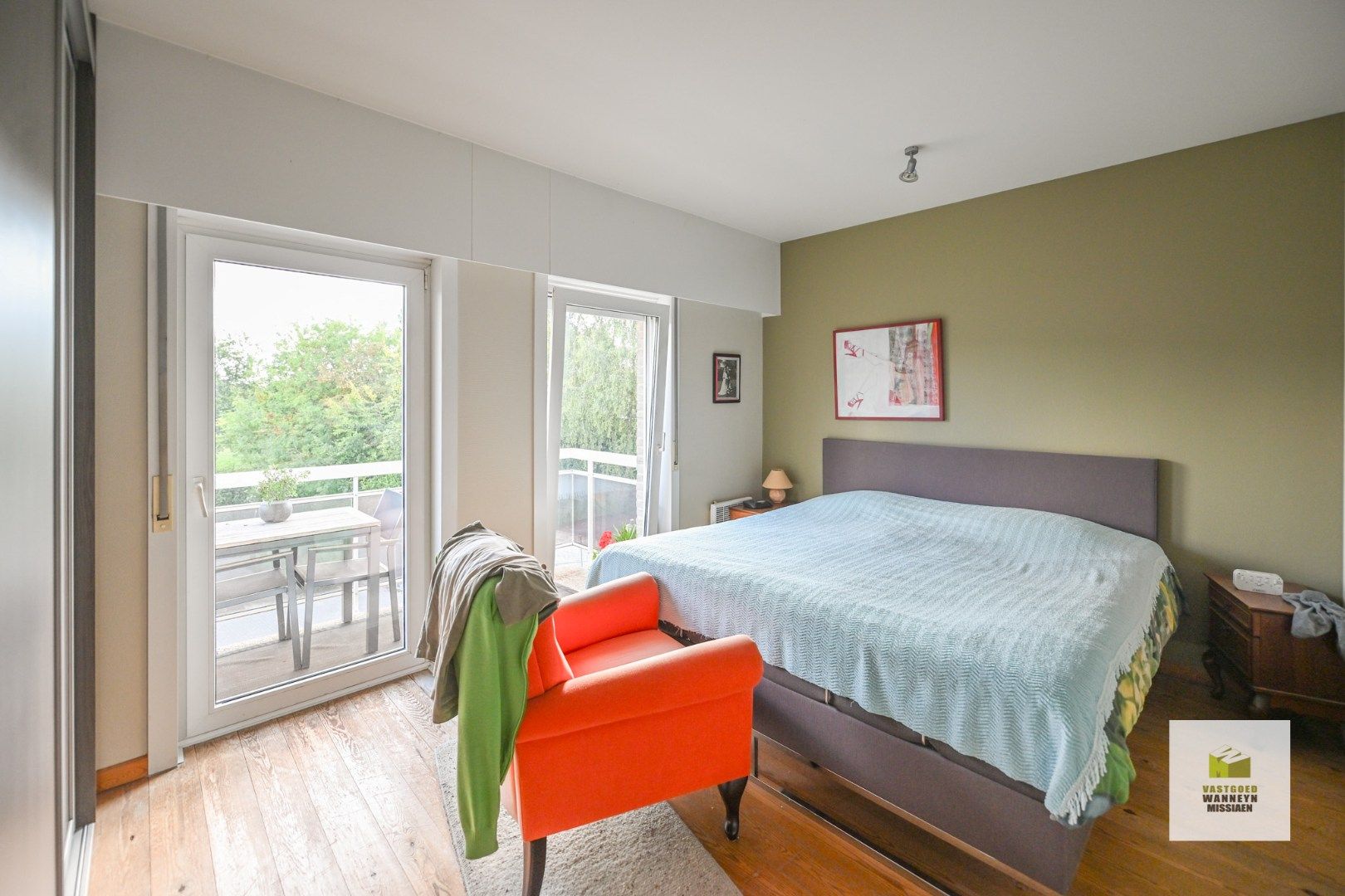 Instapklaar 2 slaapkamer appartement mét garagebox in centrum Wingene foto 17