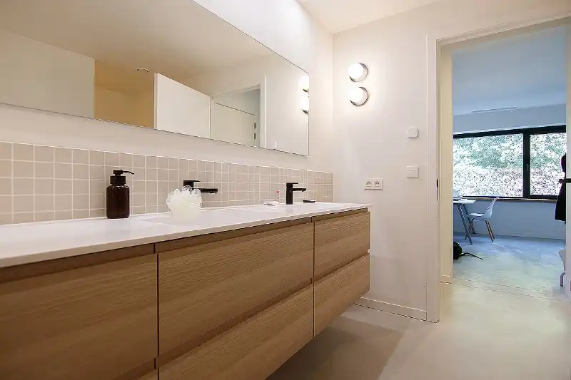 Zeer recent, doordacht en ingrijpend gerenoveerde gezinswoning gelegen op een zeer gewilde locatie! foto 16