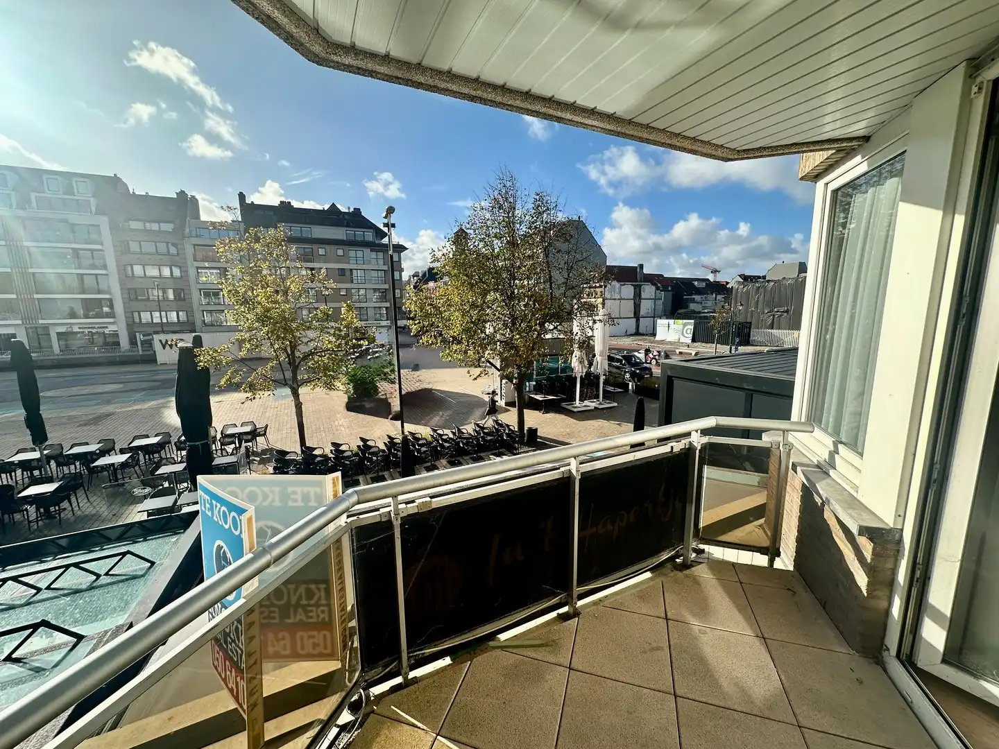 Twee slaapkamer appartement met terras gelegen aan het Alfred Verweeplein, centrum Knokke. foto 2