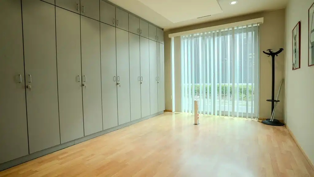 Magazijn met kantoren te huur langs E34 in Beveren foto 14