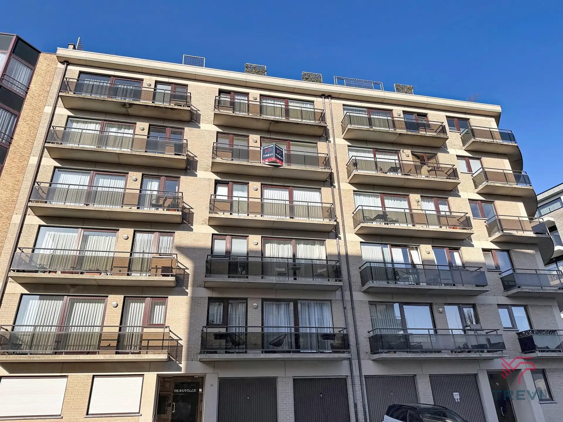 Gerenoveerd appartement met 2 slaapkamers  foto {{pictureIndex}}