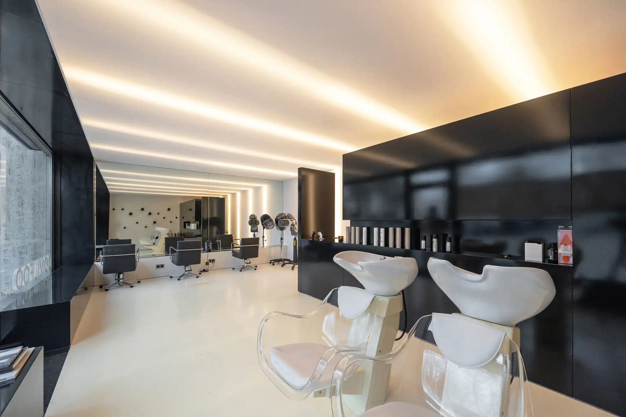 Gelijkvloerse handelszaak te koop in Linkeroever foto 6