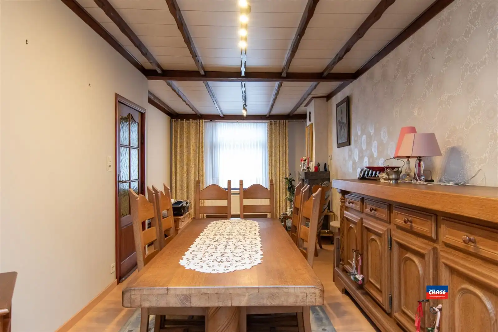 Op te frissen rijwoning met 4 slaapkamers op een rustige locatie foto 3