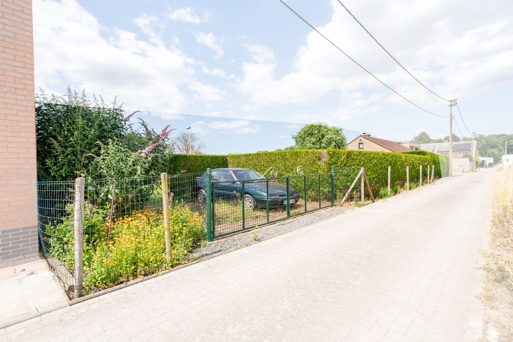Te Renoveren Woning met Extra Bouwgrond foto 3