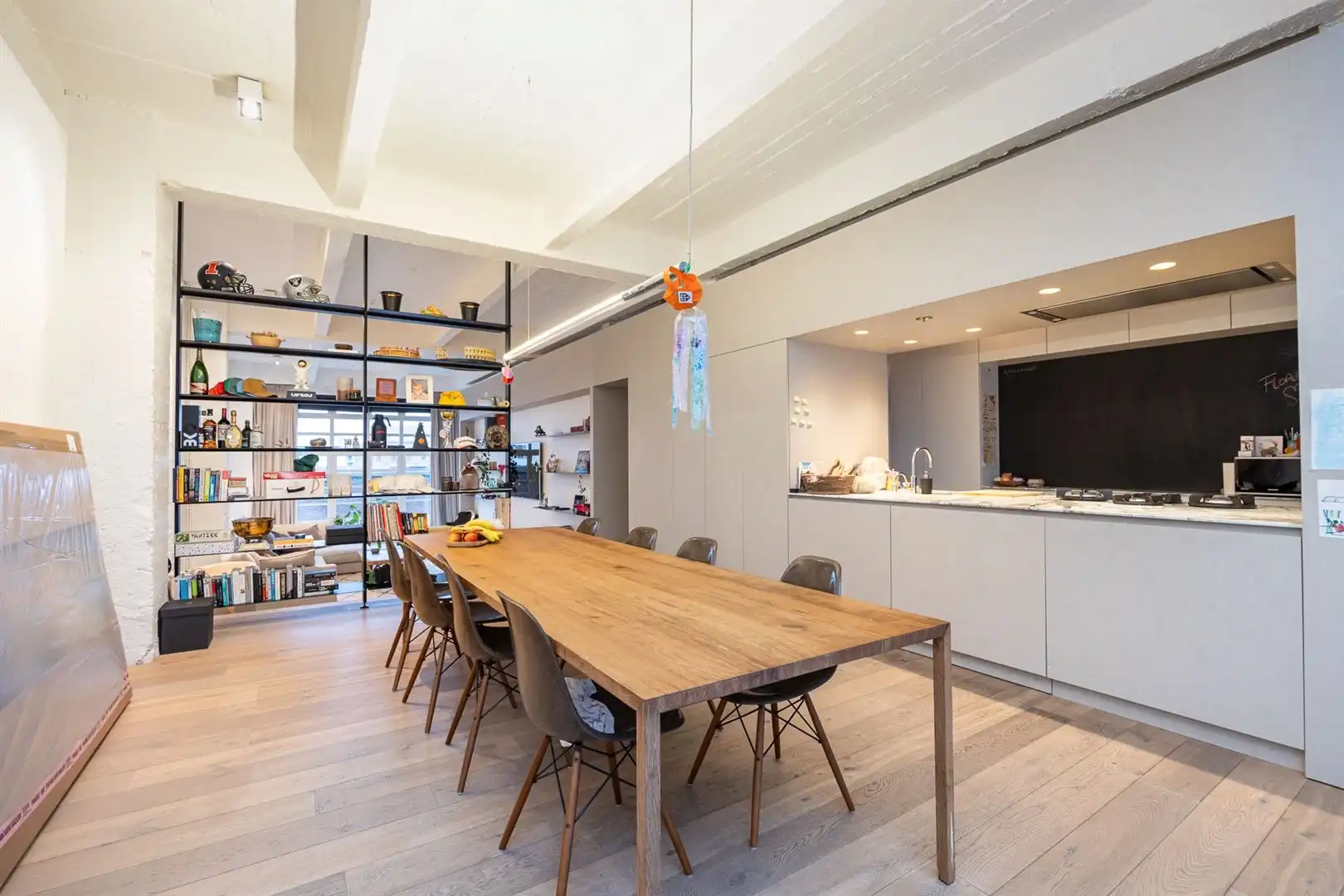 XXL loft met industriële ziel en terras foto 5