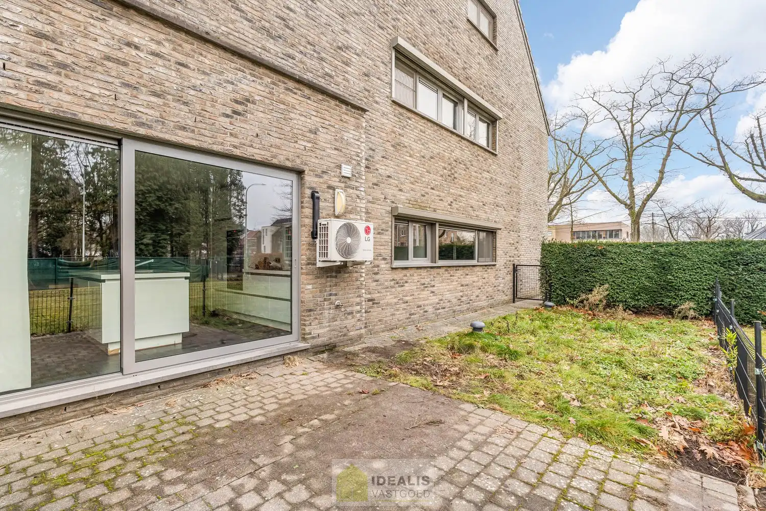 Idealis Vastgoed – Ruim op te frissen gelijkvloers appartement met 3 slaapkamers foto 26