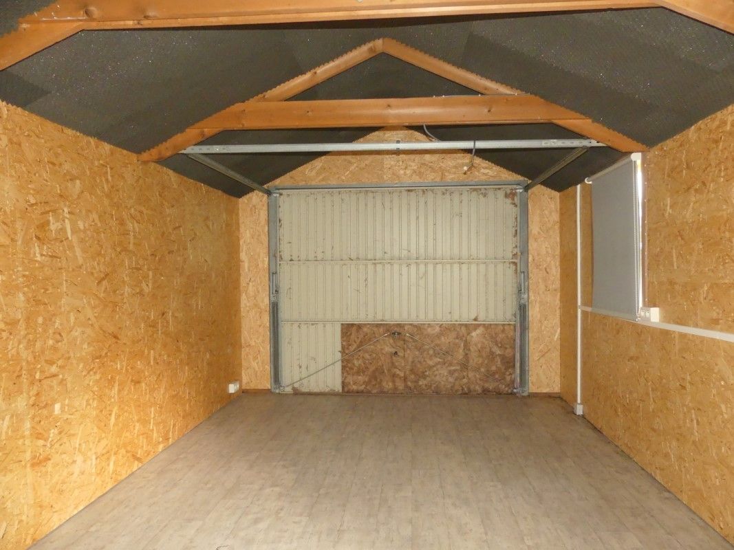 Alleenstaande woning met tuin en 2 garages foto 14