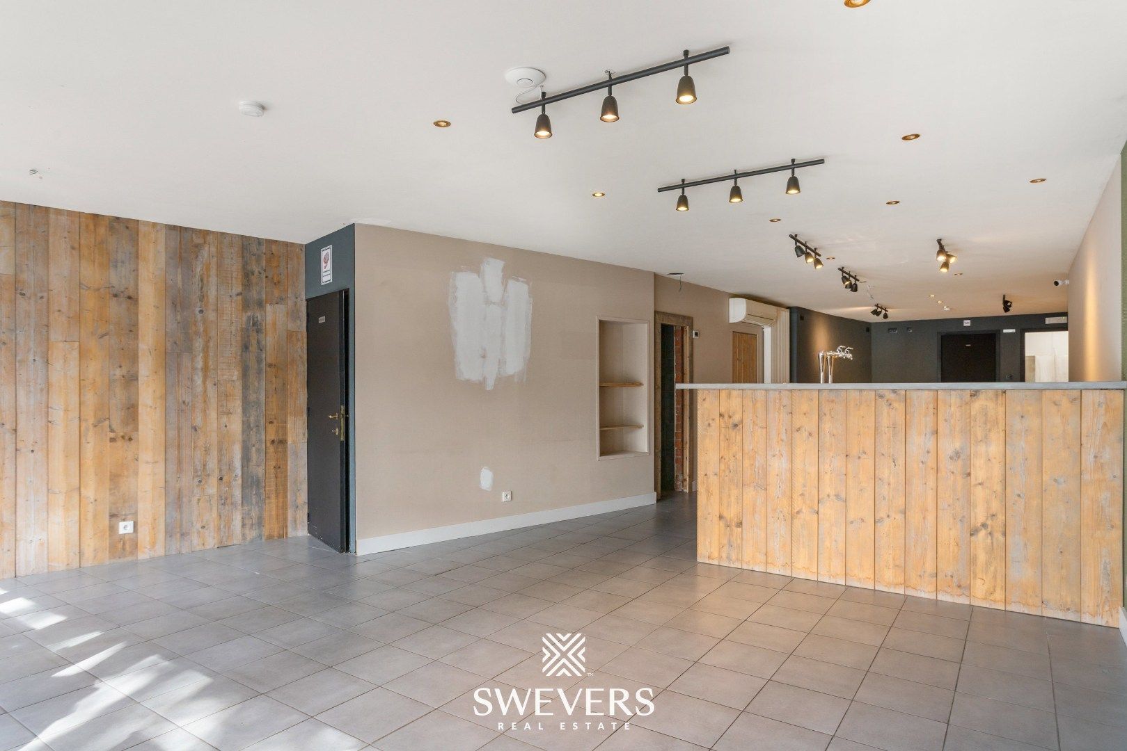 Recent vernieuwd handelspand op toplocatie te Lummen centrum foto 5