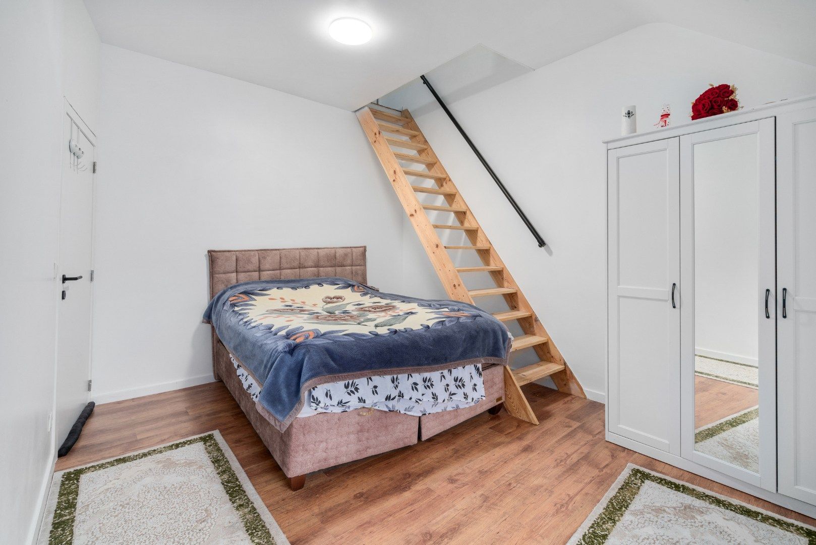 Instapklare stadswoning met ruime tuin foto 13