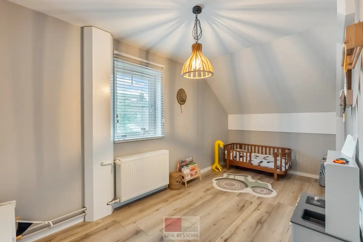 Instapklare gezellige vrijstaande woning met een woonopp. van circa 185 m2 op een perceel van 17a53ca foto 23