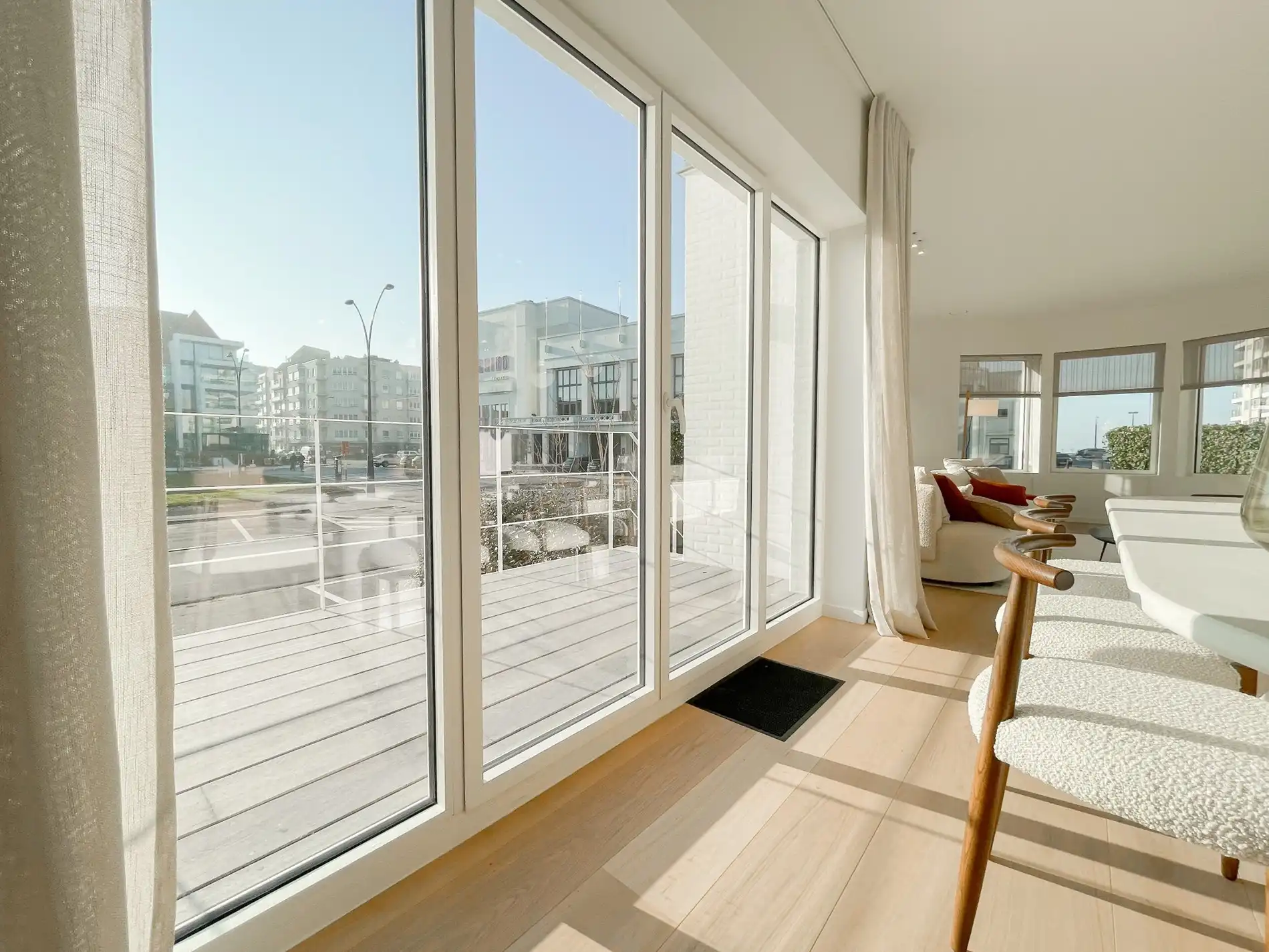 Exclusieve villa: Uitzonderlijk volledig gerenoveerde villa met frontaal zeezicht. foto 9