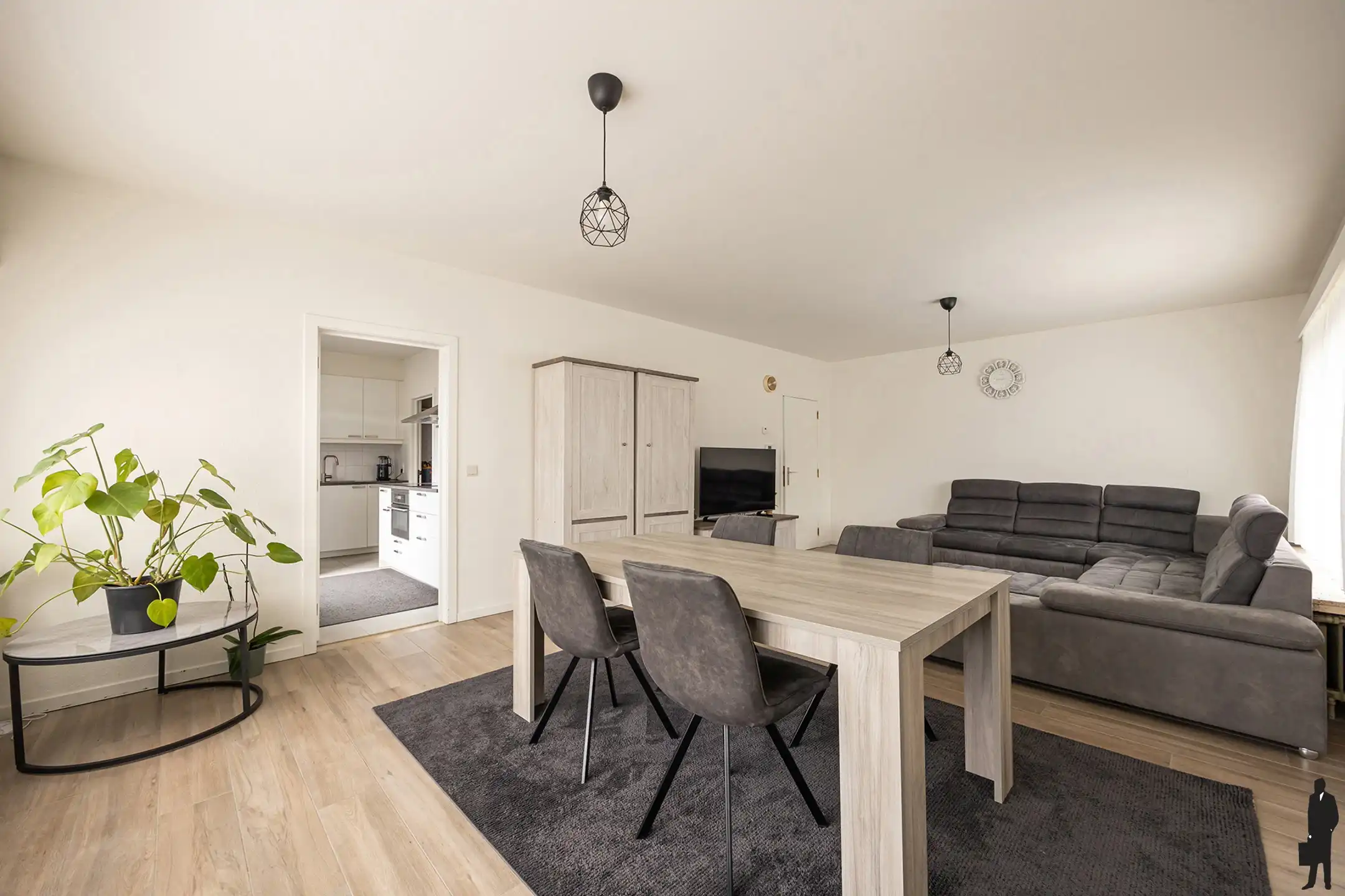 Instapklaar hoekappartement met terras & garage foto 3