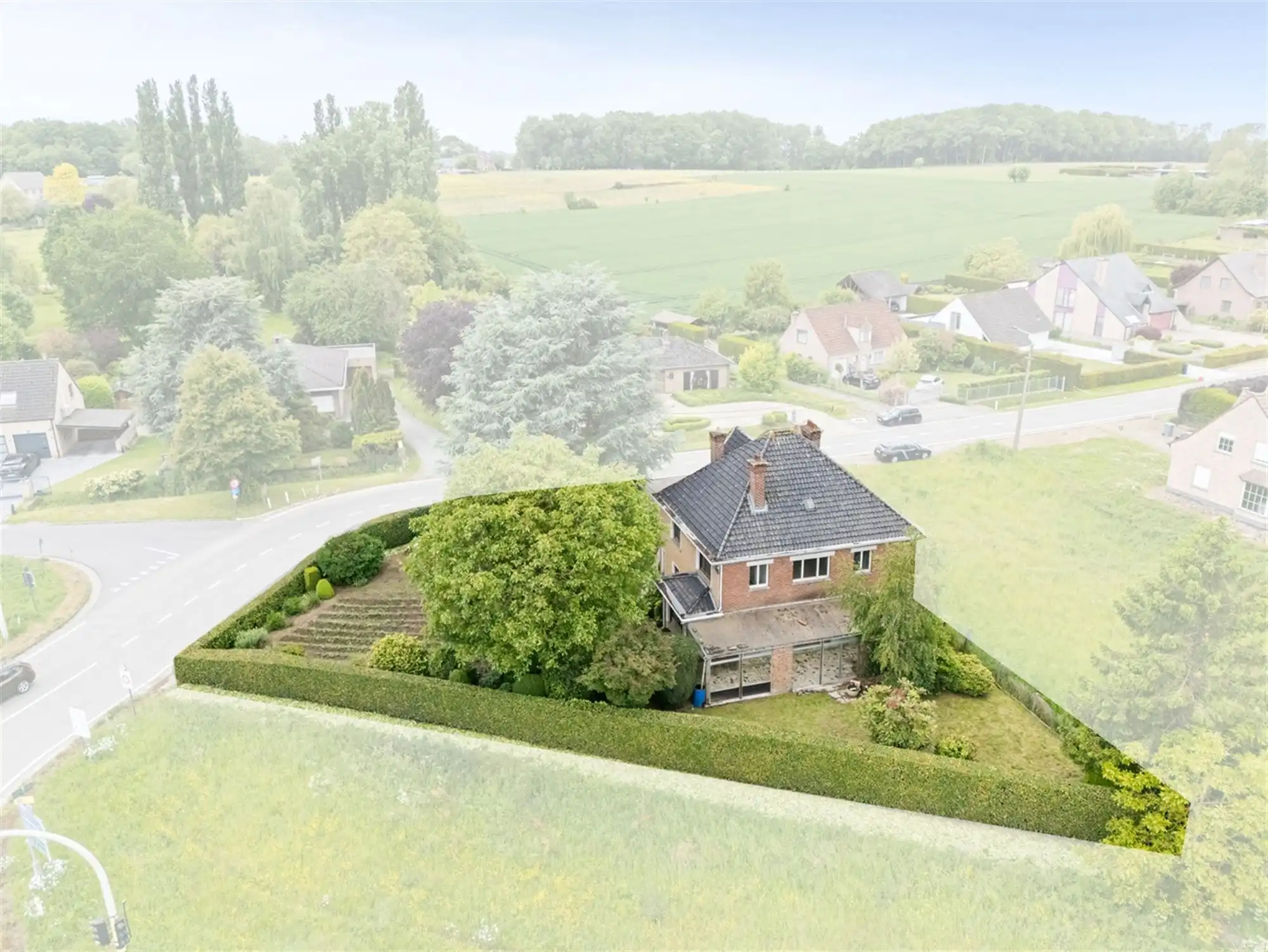 Te renoveren RUIME KARAKTERVOLLE OPEN BEBOUWING met 3 slpks, garage, polyvalente ruimte & tuin op een perceel van ca. 765m² foto 8