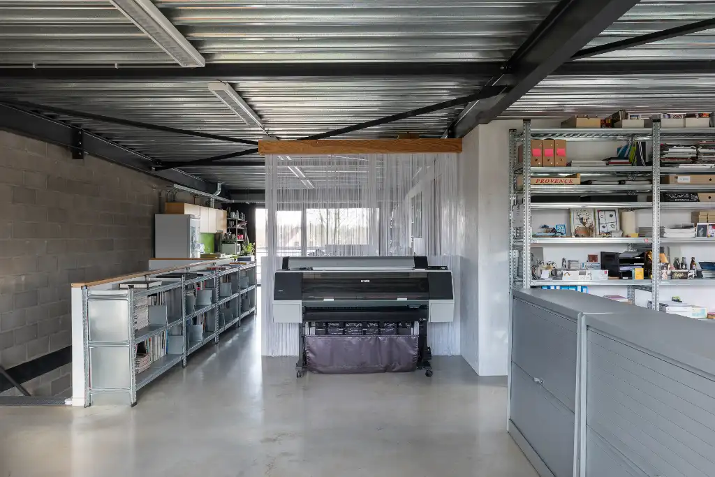 Verkoop via aandelen: Karaktervol atelier, kantoor en/of opslagruimte van ca. 300 m² in Sint-Amandsberg foto 8