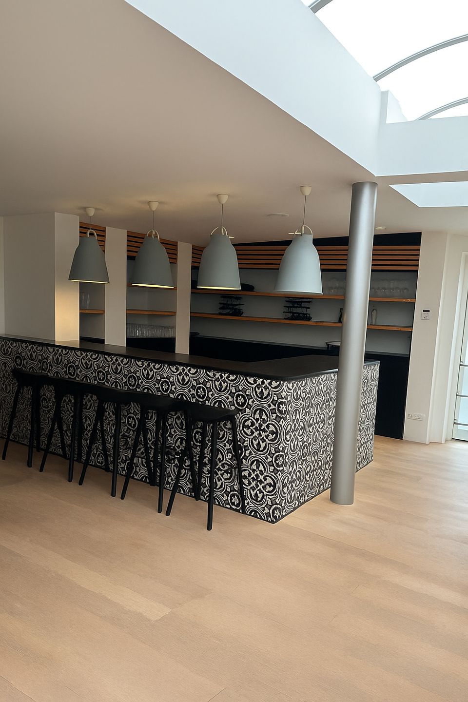  TE HUUR Genk - showroom met kantoren foto 8