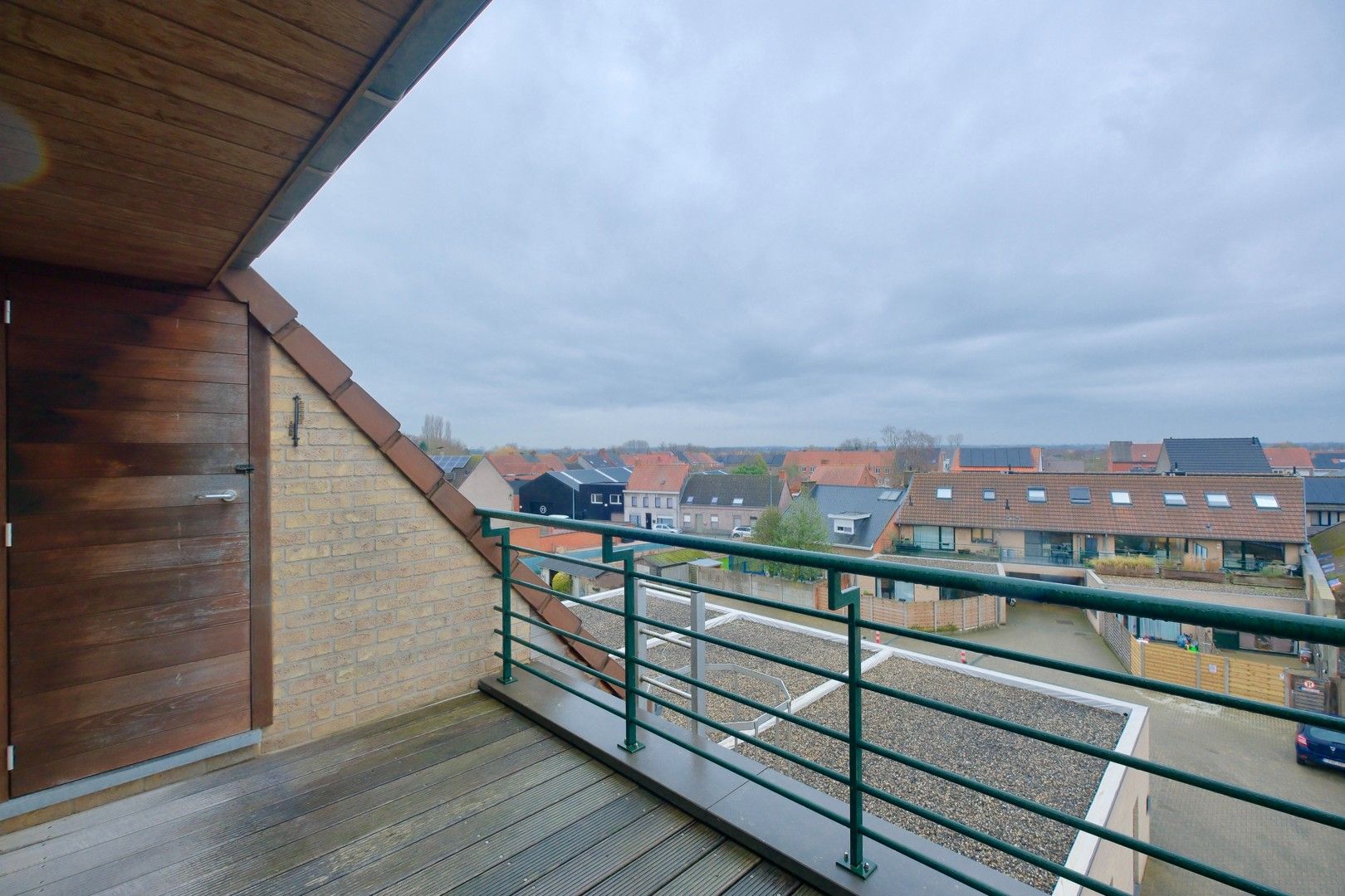 Duplex dakappartement met 2 slpks, 2 badkamers, 2 terrassen en garage foto 3