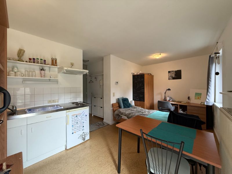 Gemeubelde, instapklare studio aan de Nederkouter – Gent centrum foto {{pictureIndex}}