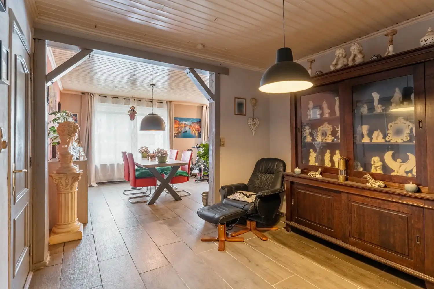 Ruime halfopen woning met 5 slaapkamers en een zolder om verder in te richten! foto 7