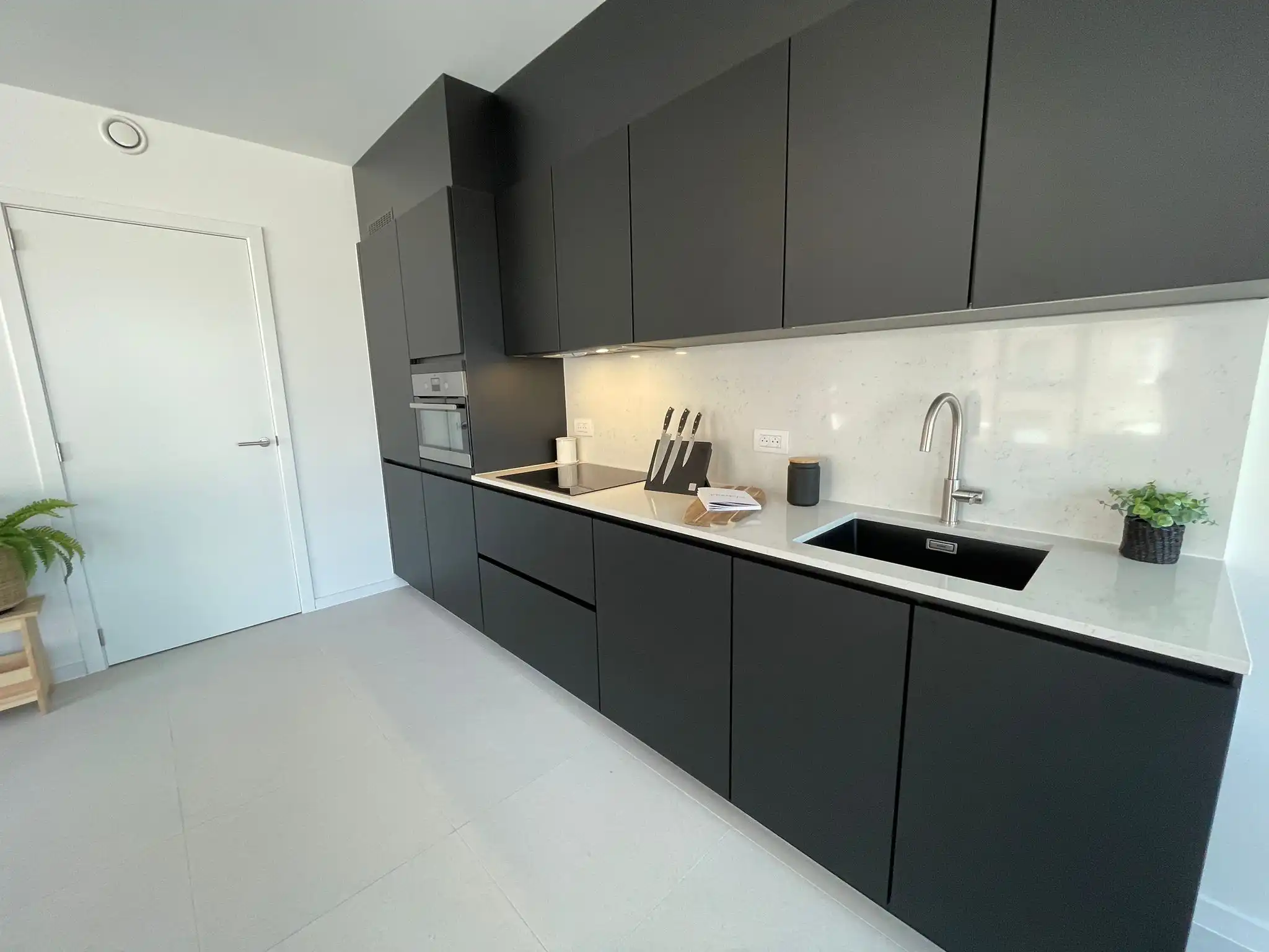 Mooi en recent appartement met 2 slpks. en parkeerplaats foto 7