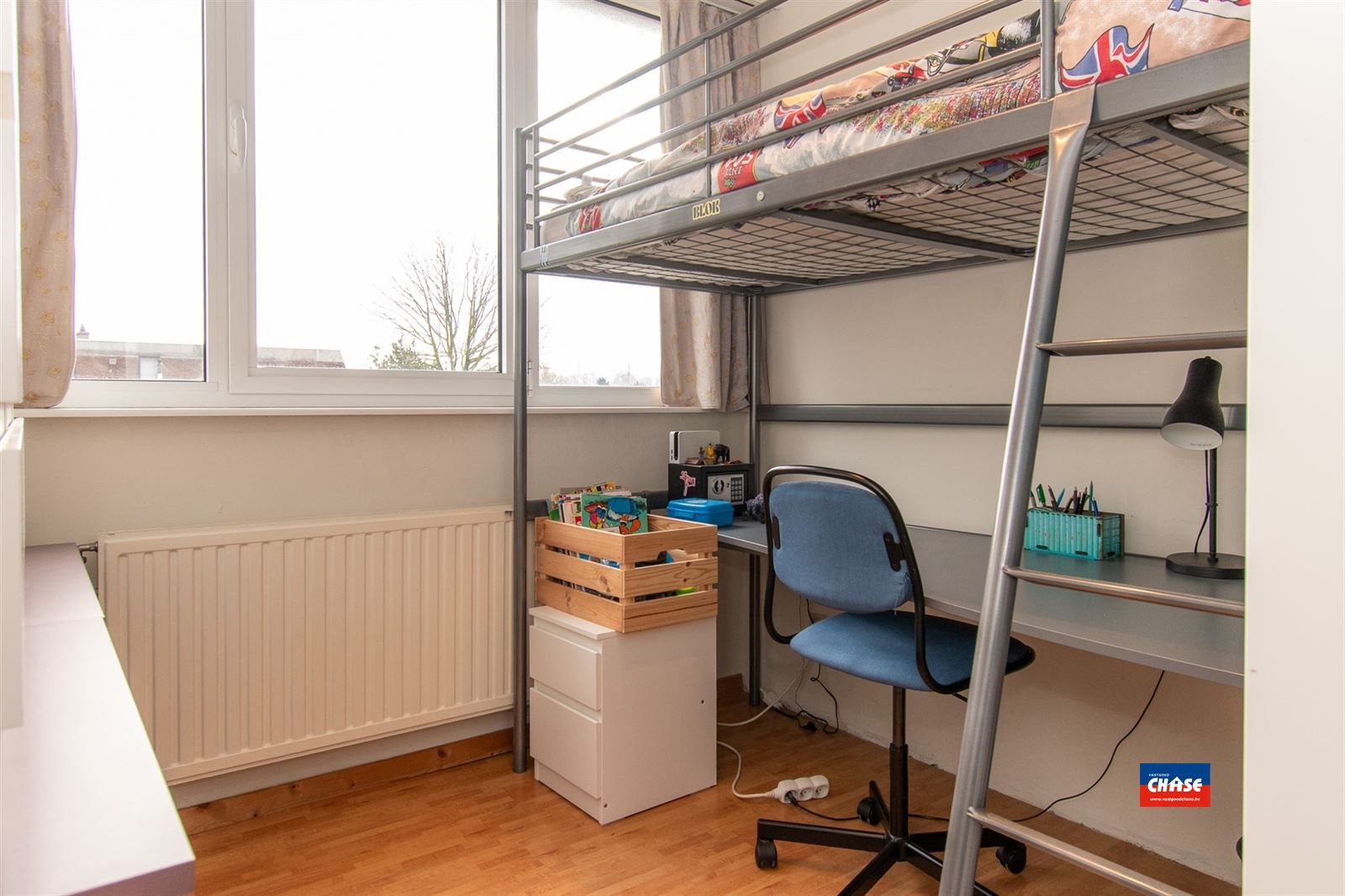 Instapklare woning met 4 slaapkamers, tuin, grote e oprit en garage foto 19