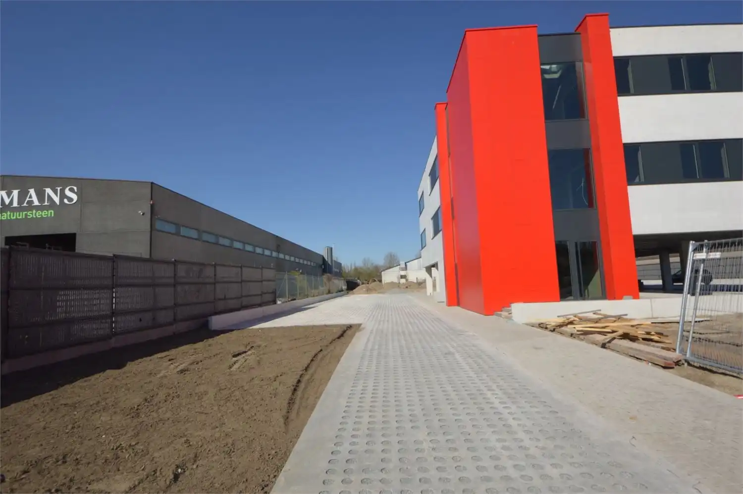 NIEUWBOUWKANTOREN MET PARKING NABIJ E40 foto 11