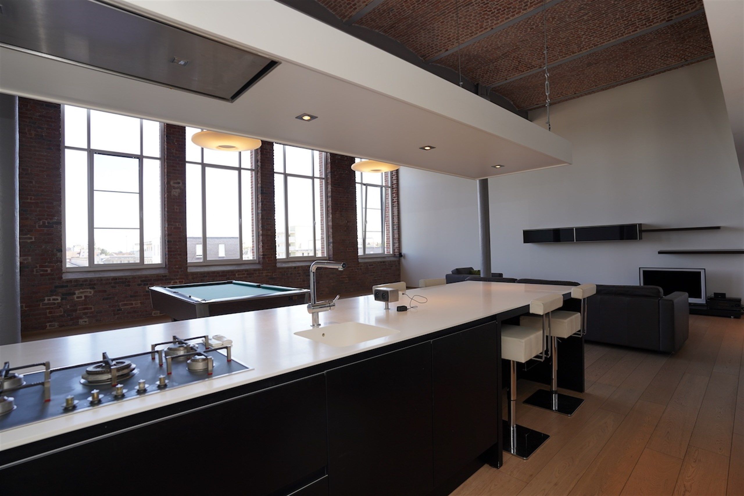 Verrassende, heldere loft met plafondhoogten van 6 m! foto 8
