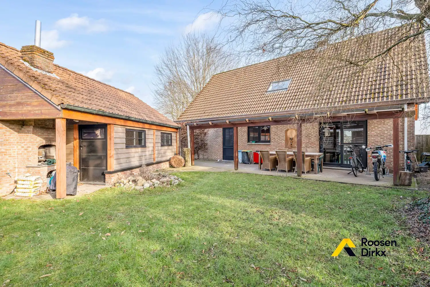 Solide woning met  4 slaapkamers en ruime garage op perceel van 734m² foto 3