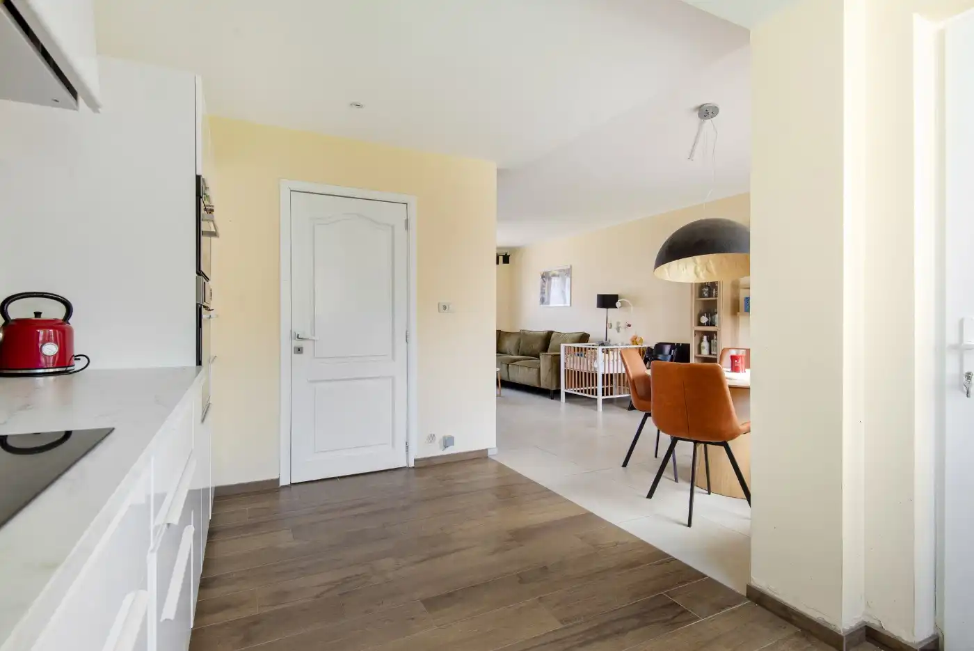 Toffe gerenoveerde woning met 3 slpk., west-tuin en ruime oprit foto 6