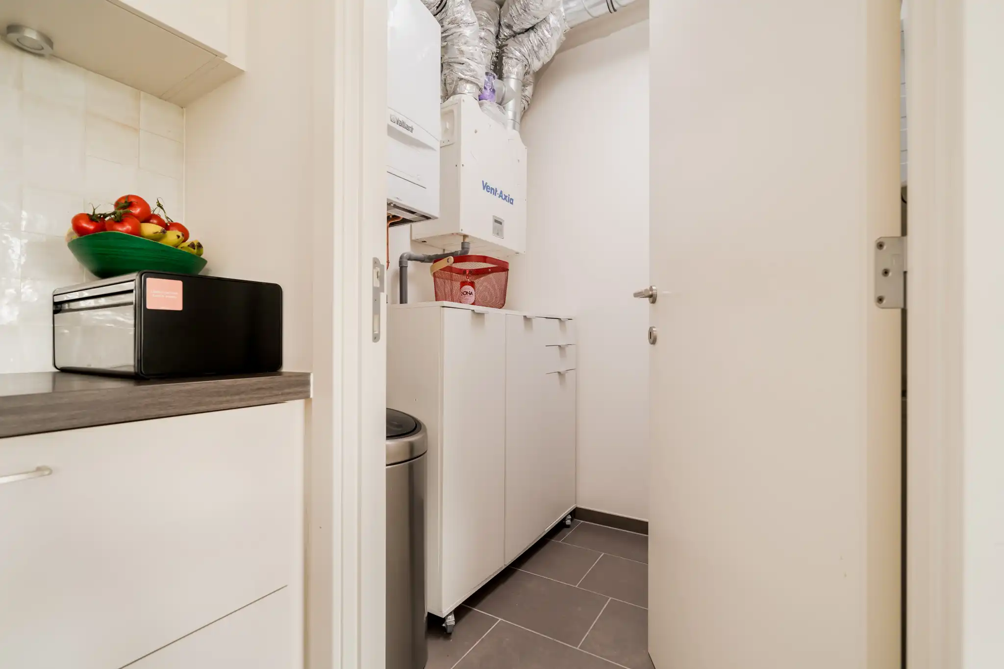 Stijlvol gelijkvloers appartement met 3 slaapkamers en ruim terras in groene, autoluwe woonomgeving foto 12