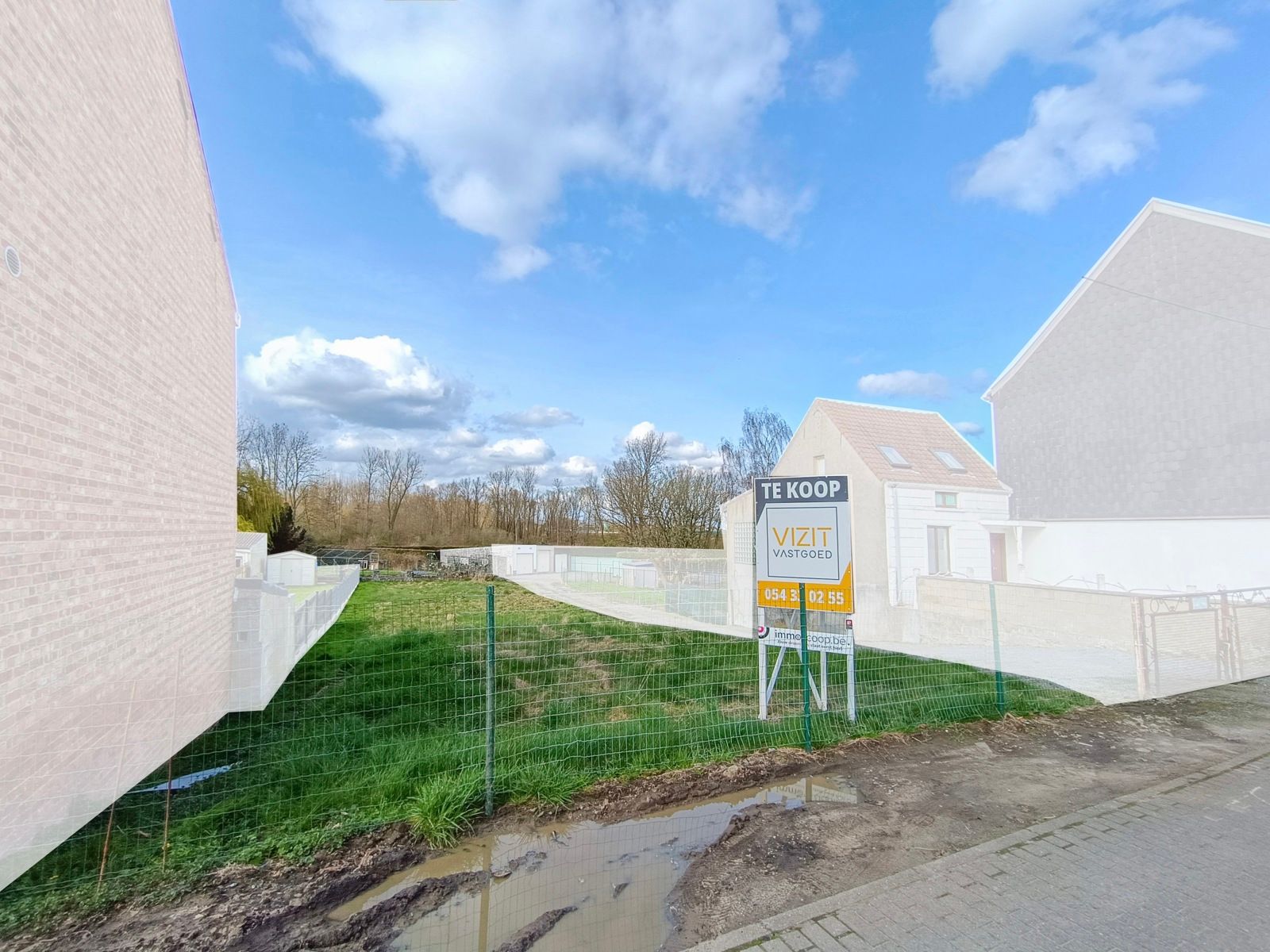 Rustig gelegen bouwgrond voor half-open woning foto 2