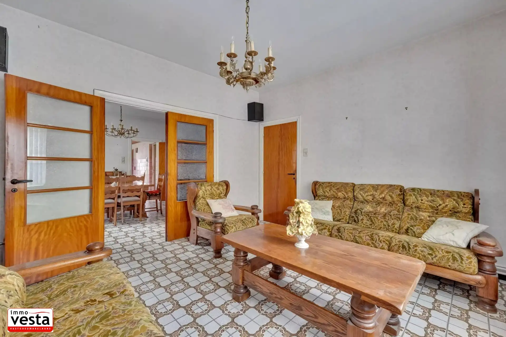 Ruime, centraal gelegen woning met renovatiepotentieel foto 6