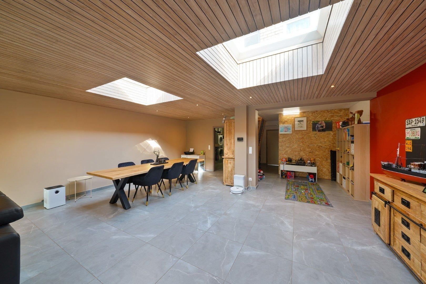 Ruime gerenoveerde "halfopen" -woning met 4 slaapkamers te Oudenburg foto 7