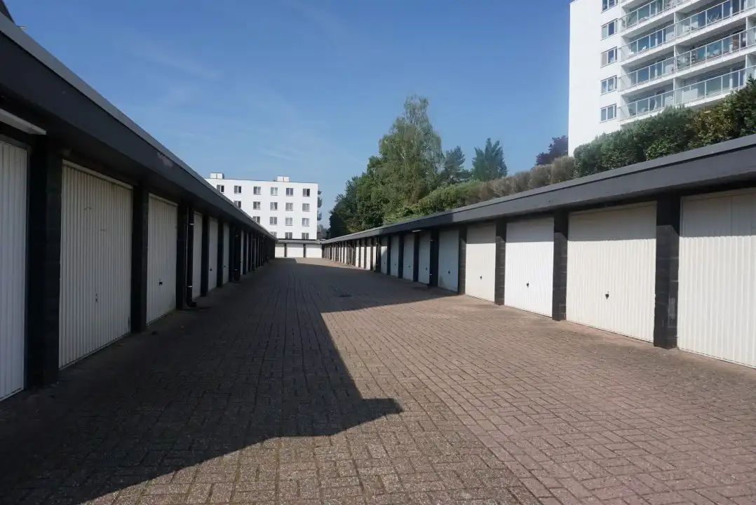 Deels gemeubeld appartement met garagebox en kelder foto 18