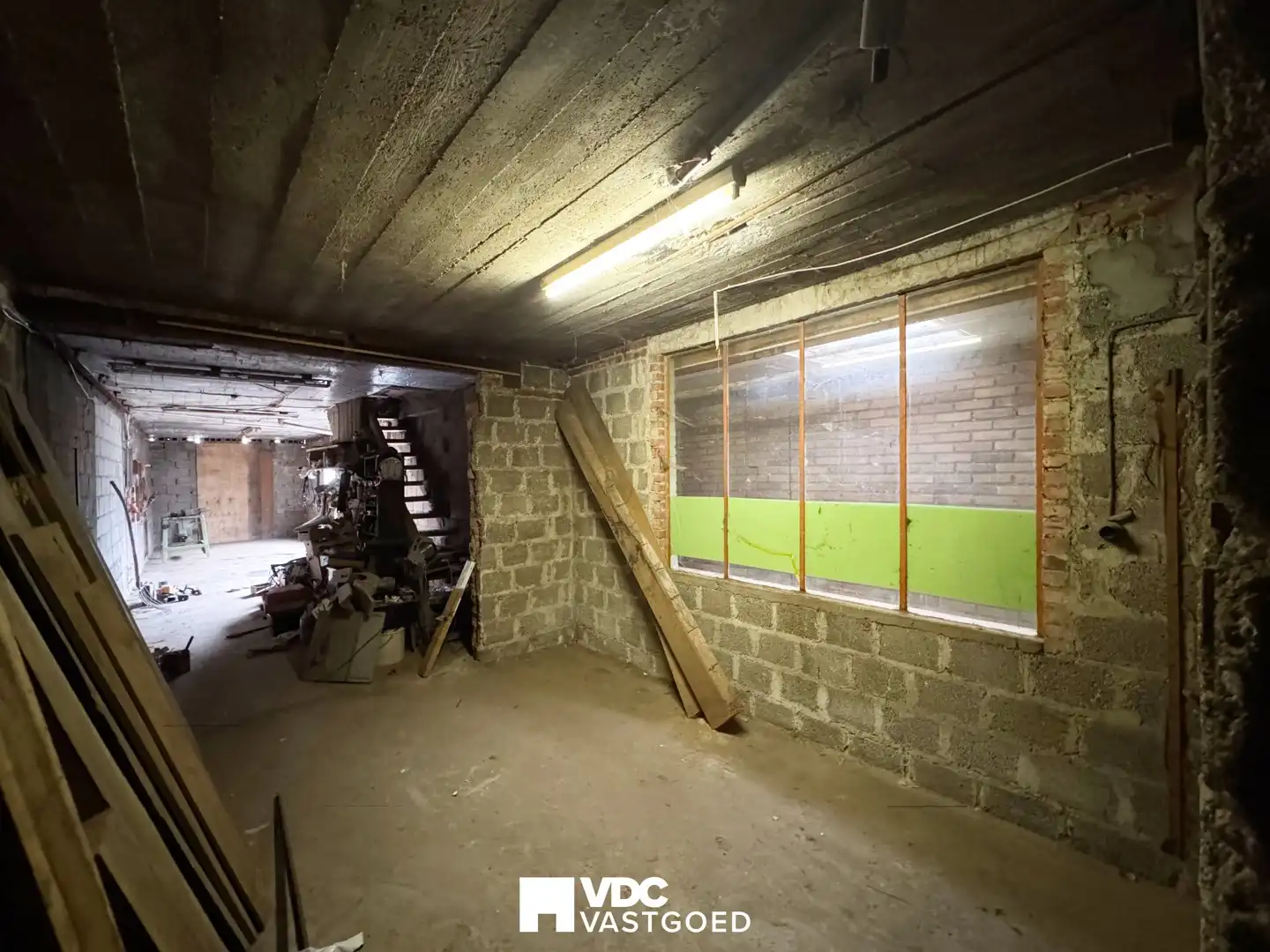 Te renoveren woning met werkplaats, garage en veel potentieel foto 24