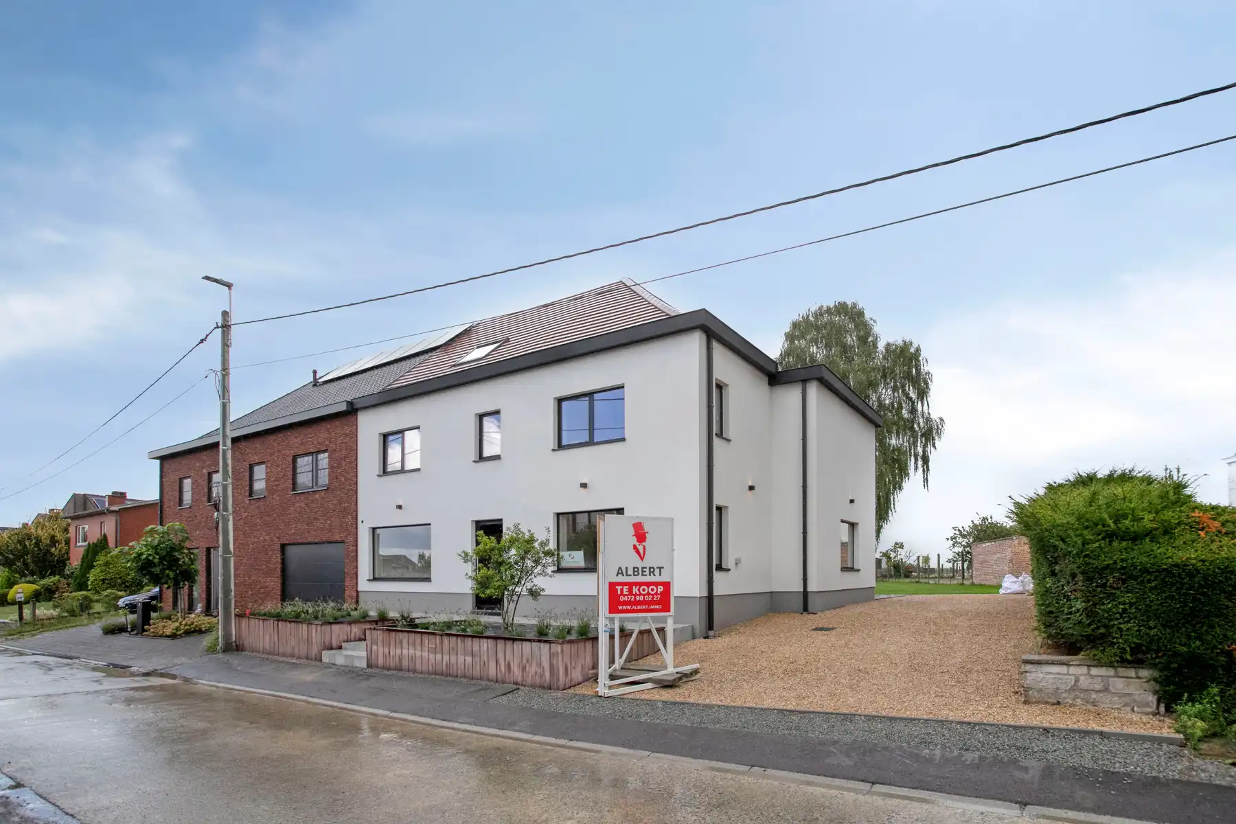 Gerenoveerde woning met 5 slaapkamers en bijbouw foto {{pictureIndex}}