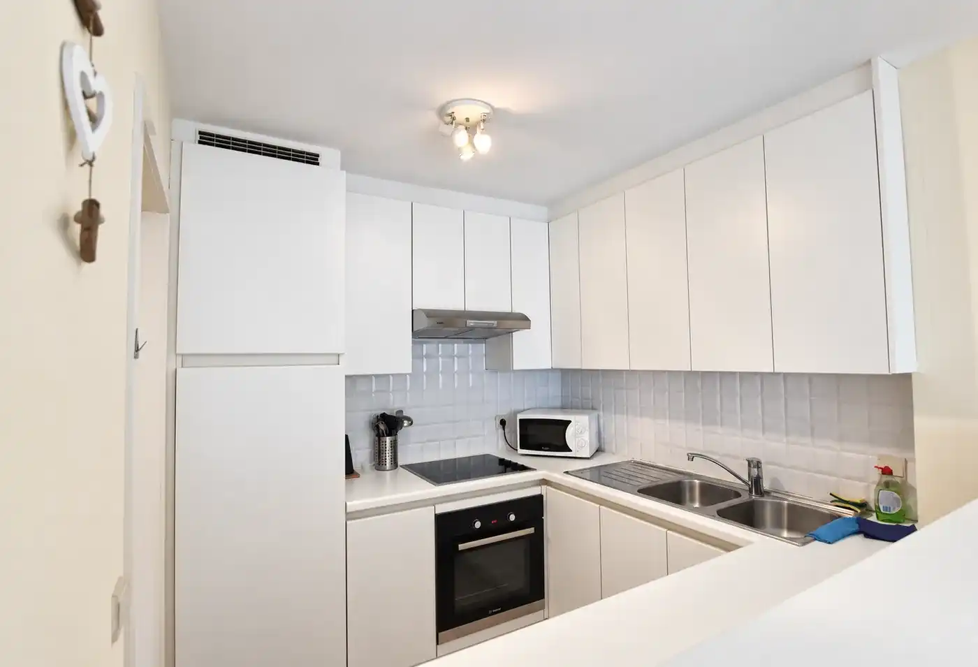 Centraal gelegen 2-slaapkamerappartement te huur in de Leopoldlaan foto 5