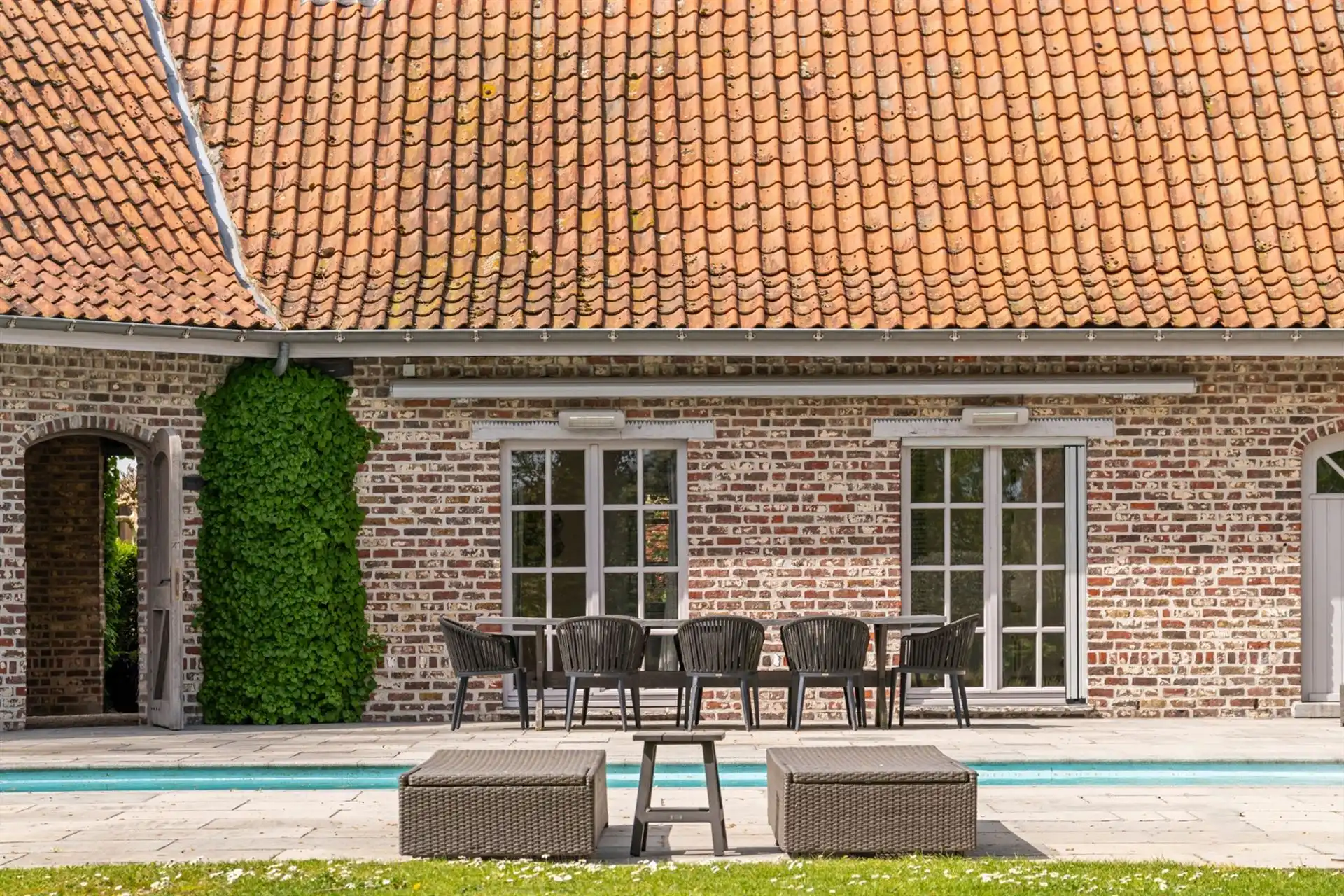 Charmante hoeve met zwembad en praktijk in Kruishoutem foto 4